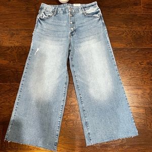 Time and Tru Woman High Rise Stretch Wide Leg Crop Jean NEW🔥 Color Light Blue